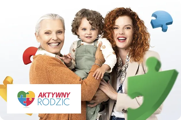 Starsza kobieta, dziecko i młoda kobieta stoją razem, uśmiechając się, na białym tle z kolorowymi elementami puzzli.