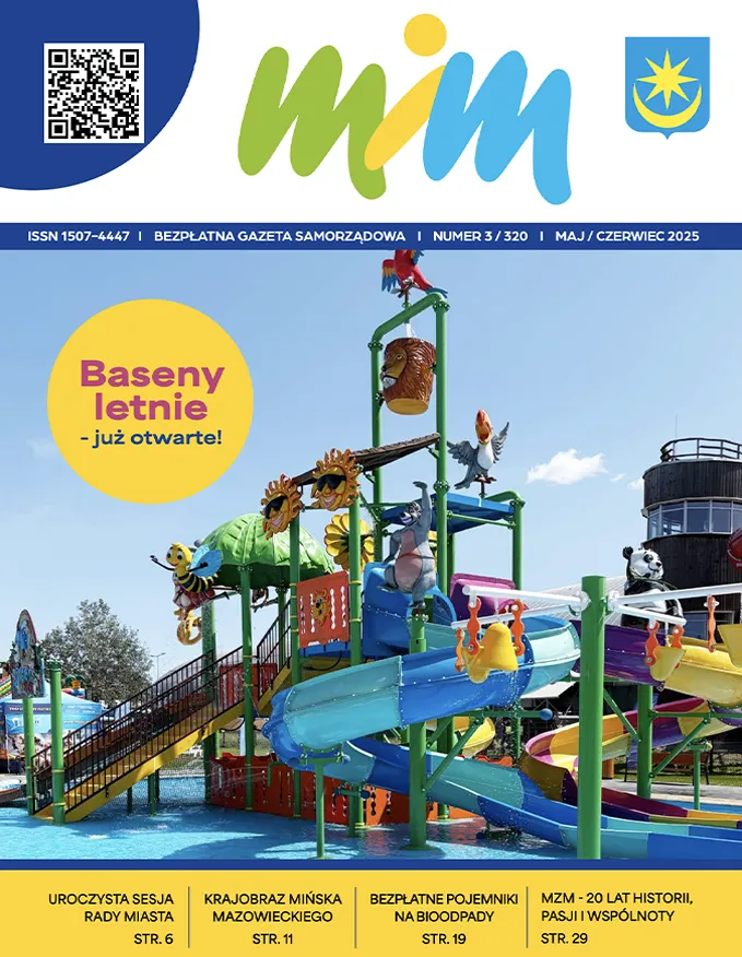 Kolorowy plac zabaw z wodnymi zjeżdżalniami i figurkami zwierząt na basenie letnim.