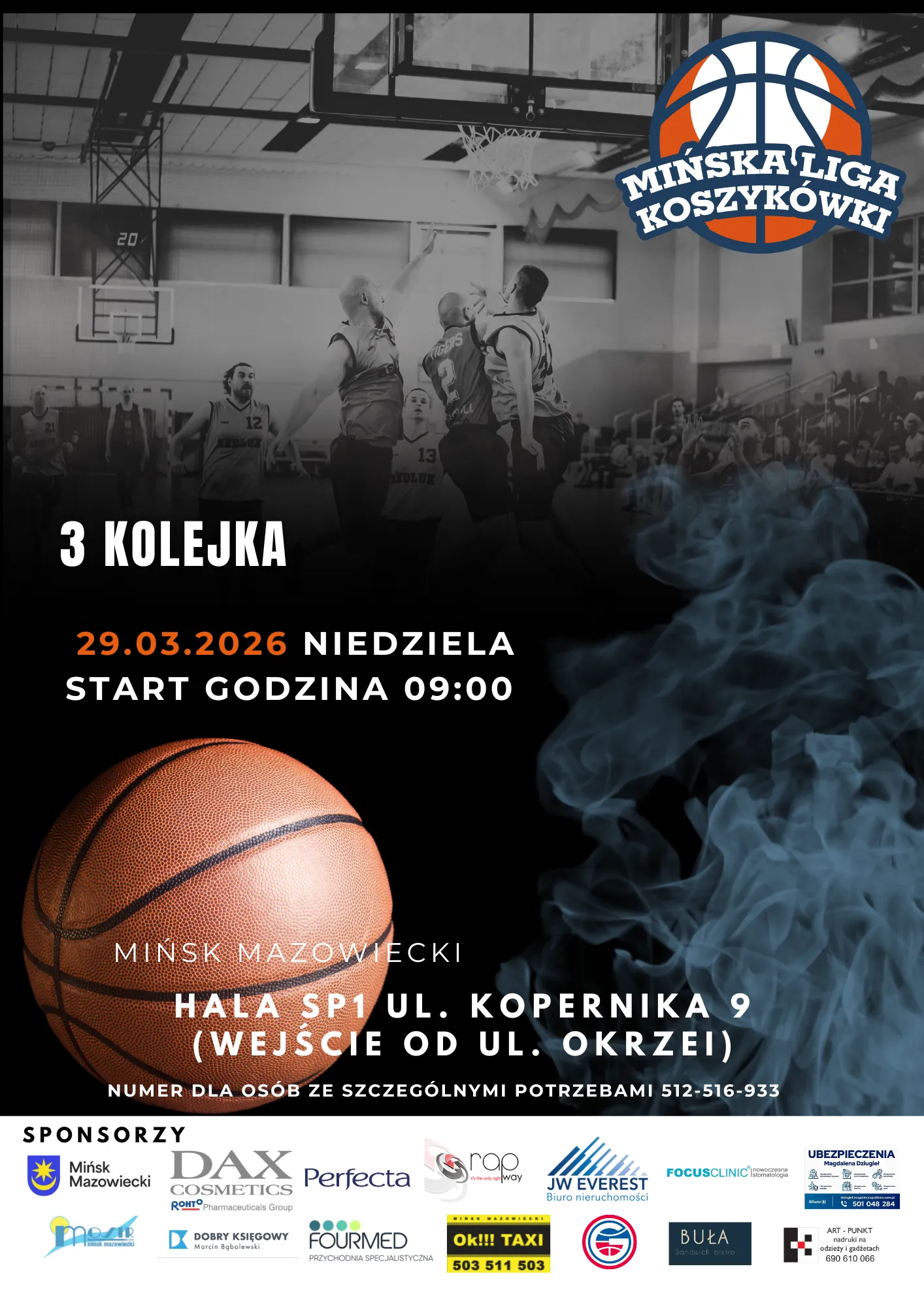 Plakat promujący ligę koszykówki. Kilku zawodników skacze pod koszem w czarno-białej sali gimnastycznej w górnej części obrazu. Pomarańczowa piłka koszykowa znajduje się w lewym dolnym rogu na ciemnym tle. Logo ligi jest w prawym górnym rogu. Po prawej stronie widoczna jest niebieskawa chmura dymu.