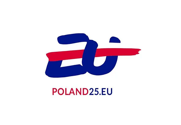 Logo z grubym niebieskim symbolem z czerwonym pociągnięciem poziomej linii oraz tekstem POLAND25.EU pod spodem na białym tle.
