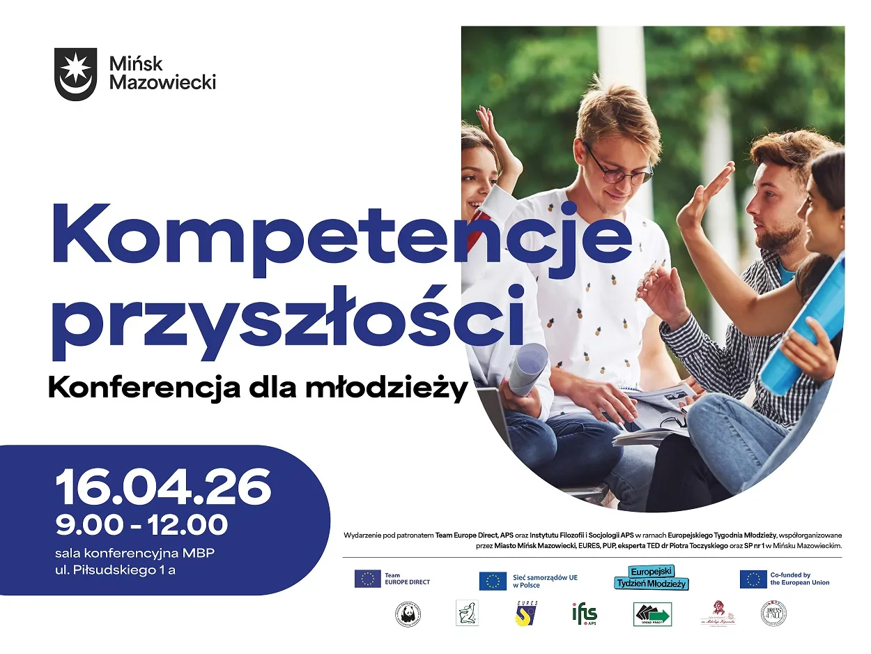 Plakat informacyjny z białym tłem i dużym niebieskim nagłówkiem po lewej. W górnym lewym rogu czarny herb i napis miasta. Po prawej okrągłe zdjęcie czterech młodych osób siedzących na zewnątrz na zielonym tle, rozmawiających i klaszczących się w dłonie, z notesami i zwiniętymi materiałami. U dołu po lewej ciemnoniebieski zaokrąglony prostokąt z datą i godziną wydarzenia.