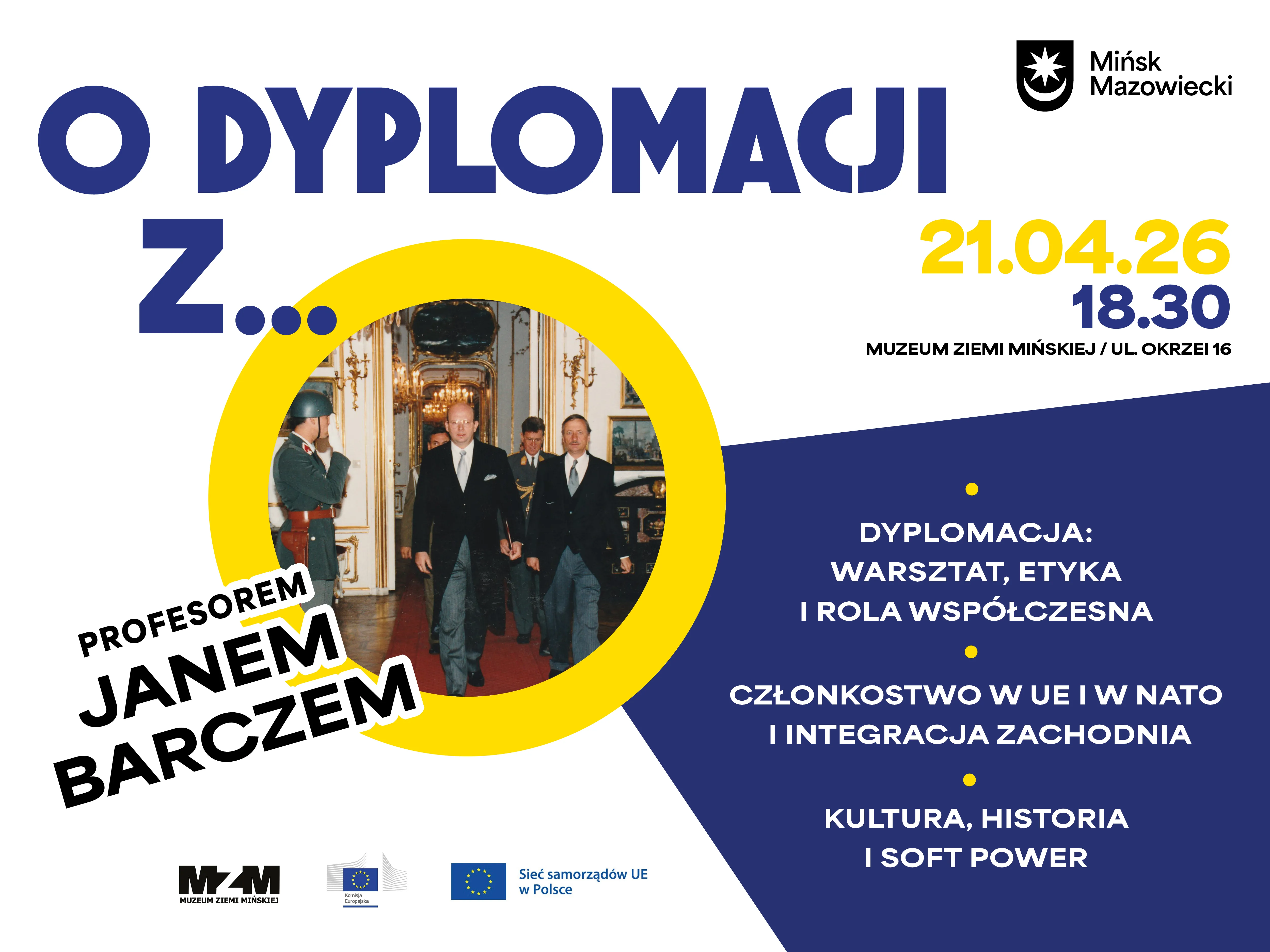 Centralne okrągłe zdjęcie w żółtej ramce pokazuje kilku mężczyzn w garniturach idących korytarzem o pałacowym wystroju, przy lewej krawędzi stoi żołnierz w mundurze. Tło plakatu jest białe z dużymi niebieskimi elementami i żółtymi akcentami. W prawym dolnym rogu znajduje się niebieski skośny panel z trzema wypunktowanymi blokami tekstu, u góry logo miasta i data, na dole kilka logotypów.