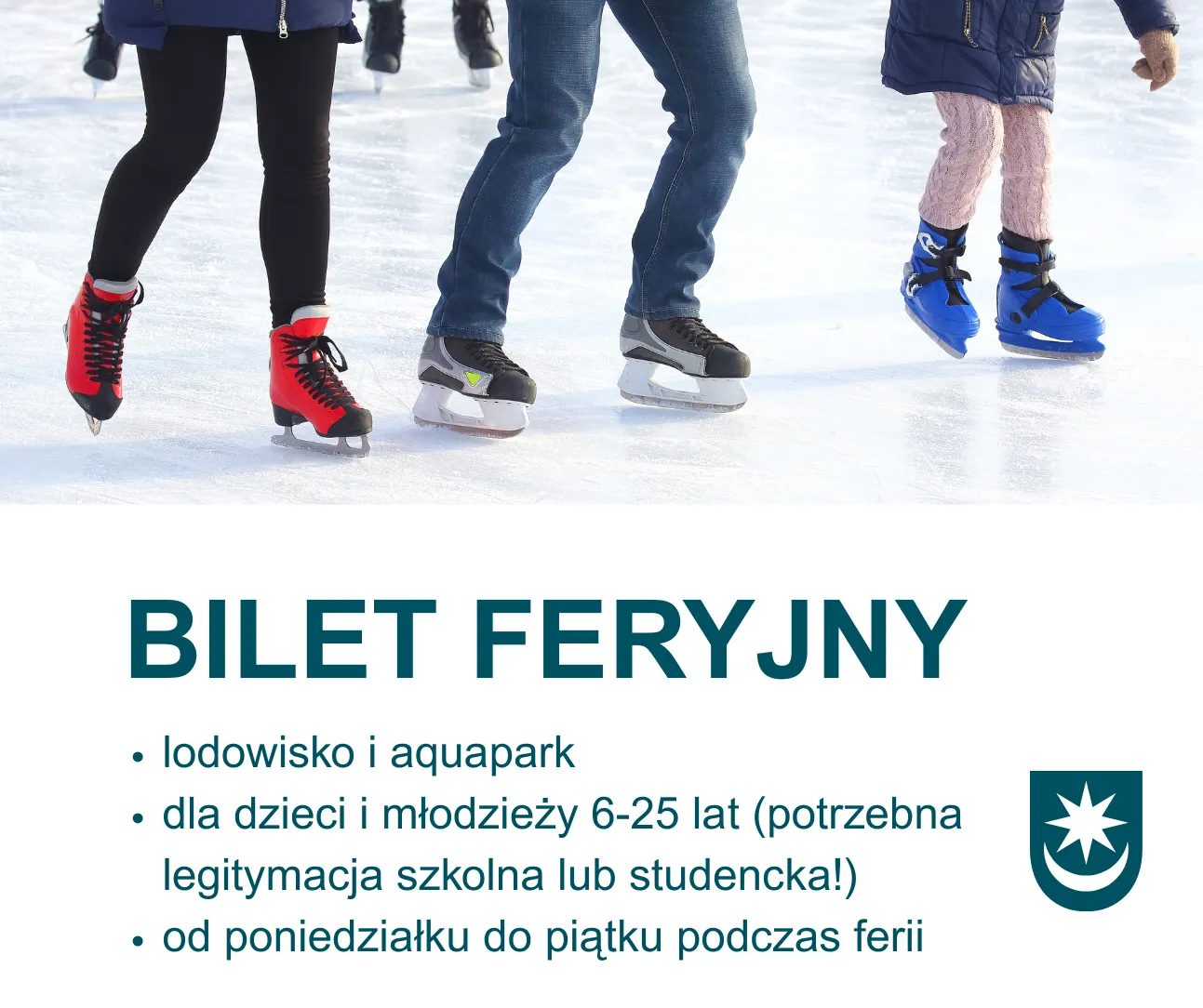 Trzy osoby jeżdżą na łyżwach po zamarzniętym lodowisku. Na dole tekst informujący o bilecie feryjnym dla dzieci i młodzieży w wieku 6-25 lat na lodowisko i aquapark, z wymaganą legitymacją szkolną lub studencką, ważnym od poniedziałku do piątku podczas ferii. Tło jasne, napis ciemnoniebieski, po prawej herb miasta.