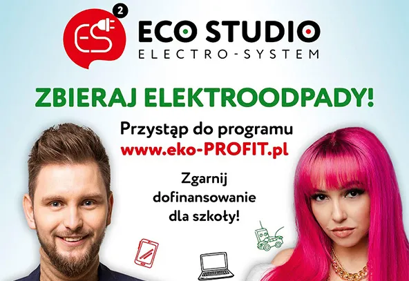 Czerwone logo z nazwą firmy w górnej części obrazu. Duży zielony slogan i czerwony adres strony umieszczone centralnie. Po lewej stoi uśmiechnięty mężczyzna z krótkimi brązowymi włosami i zarostem. Po prawej stoi kobieta z długimi różowymi włosami na jasnym, gradientowym tle.