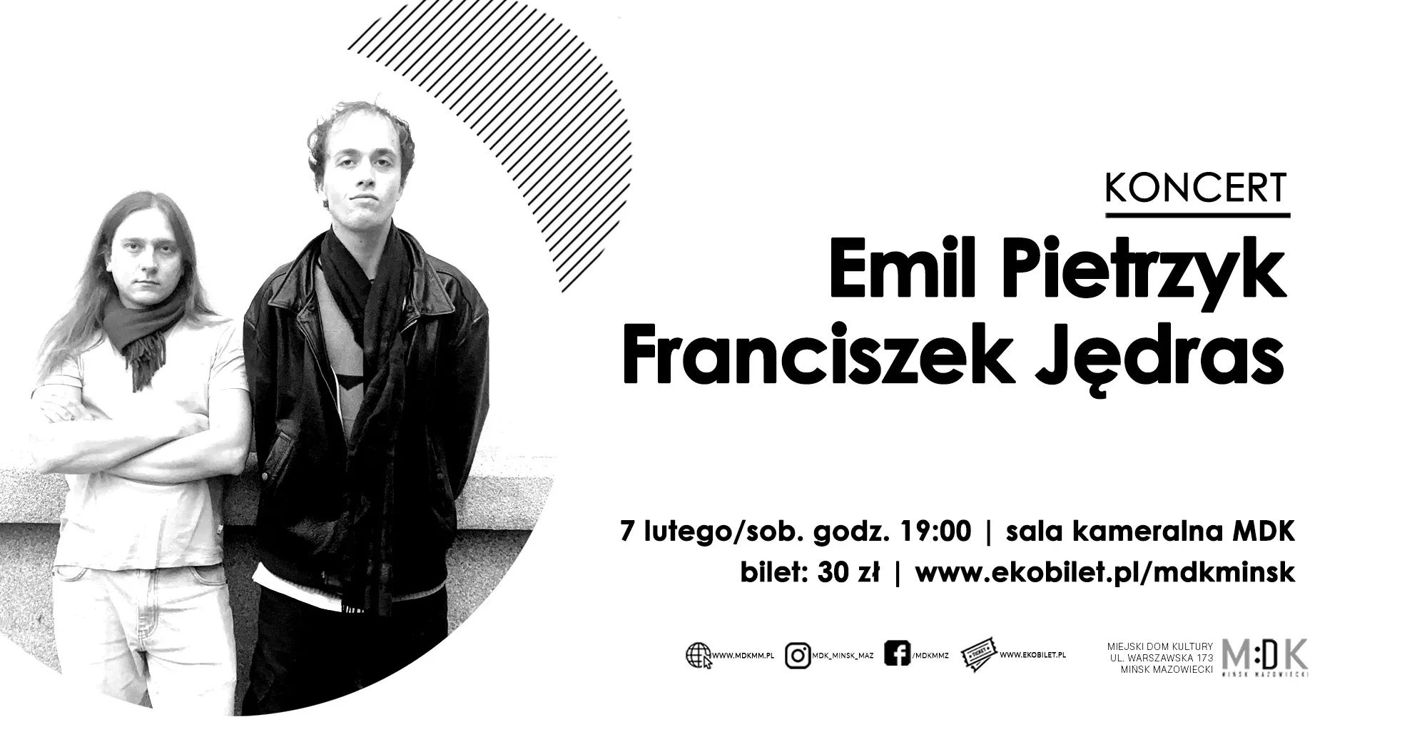 Po lewej w kole dwóch mężczyzn stoi na tle jasnej ściany, obaj mają szaliki, jeden ma rozpuszczone długie włosy i jasną koszulkę, drugi krótkie włosy, skórzaną kurtkę i ciemny szalik. Z prawej strony na białym tle tekst informujący o koncercie.