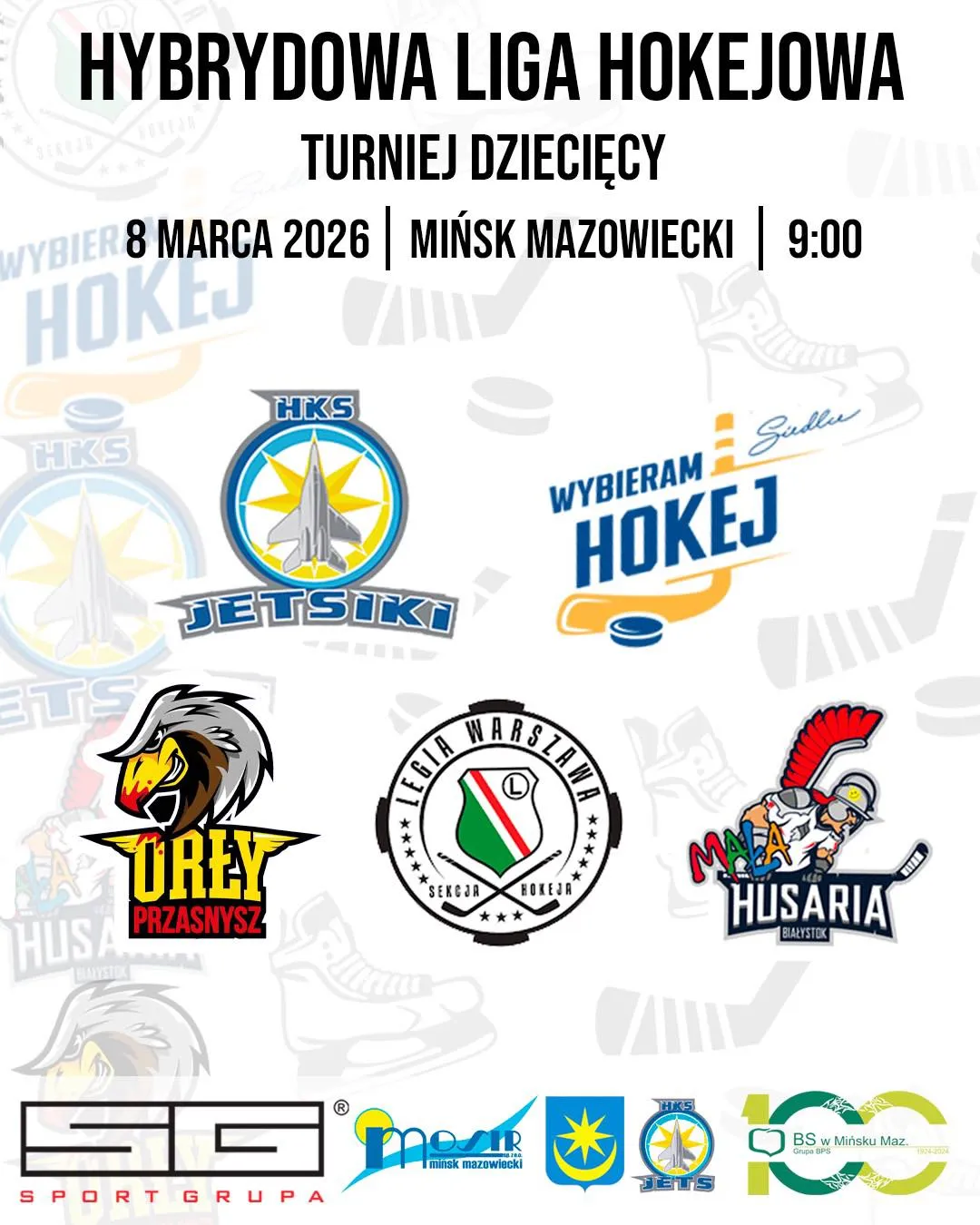 Grafika promuje turniej hokejowy na białym tle z szarymi ikonami łyżew i krążków. Na środku rozmieszczone są cztery kolorowe logotypy drużyn i jeden okrągły herb. U dołu w rzędzie widoczne są mniejsze logotypy sponsorów i organizatorów. Duża czarna typografia u góry zajmuje górną część kompozycji.