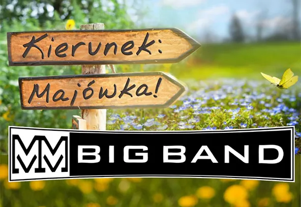 Dwa drewniane drogowskazy zamocowane na słupie z widocznym czarnym pismem. Tło to rozmyta kwitnąca łąka i zielone pola. Po prawej leci żółty motyl. U dołu duże czarne prostokątne logo z białym napisem.