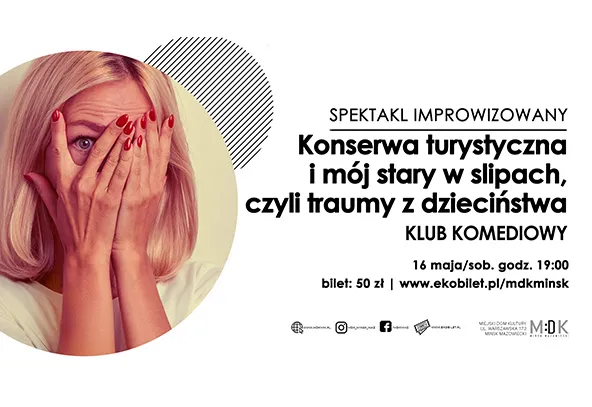 Kobieta z blond włosami zasłania twarz dłońmi z czerwonymi paznokciami, widoczne jedno oko między palcami. Okrągłe zdjęcie umieszczone po lewej stronie. Białe tło. Po prawej czarny blok tekstu i cienkie ukośne paski jako element dekoracyjny.