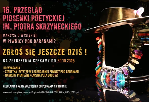 Ciemne tło z kolorowym, ozdobnym kaskiem po prawej stronie. Po lewej stronie tekst zapraszający do zgłoszeń na 16. Przegląd Piosenki Poetyckiej im. Piotra Skrzyneckiego, z datą do 30.10.2025 i informacją o nagrodach. Tekst wyróżniony na czerwono, żółto i białe kolory.