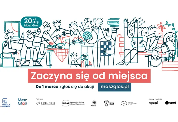 Ilustrowany poziomy baner na białym tle. Po obu stronach szeregu postaci siedzących i stojących w stylizowanej kresce. Postacie wykonują różne czynności: rozmawiają, trzymają książki, kubki i rośliny. Pośrodku wyróżniony koralowy prostokąt z napisem. Nad lewym górnym rogiem okrągła etykieta. W dolnej części rząd małych logotypów. Tło białe.