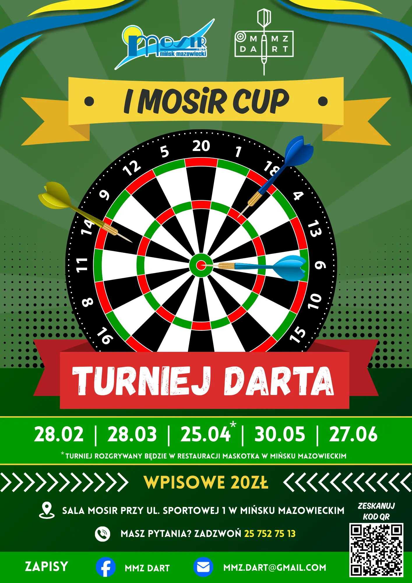 Centralnie umieszczona tarcza do darta z trzema wbitymi strzałkami, jedna trafia w czerwone pole centralne. Zielone, promieniowe tło z dekoracyjnymi paskami i kropkowanym wzorem. U góry dwa logotypy i żółta wstęga z ciemnym napisem. Poniżej tarczy czerwona wstęga z jasnym napisem. Na dole zielony pas z datami i ikonami kontaktu oraz kod QR po prawej stronie. Całość utrzymana w zielono-żółto-czerwonej kolorystyce.