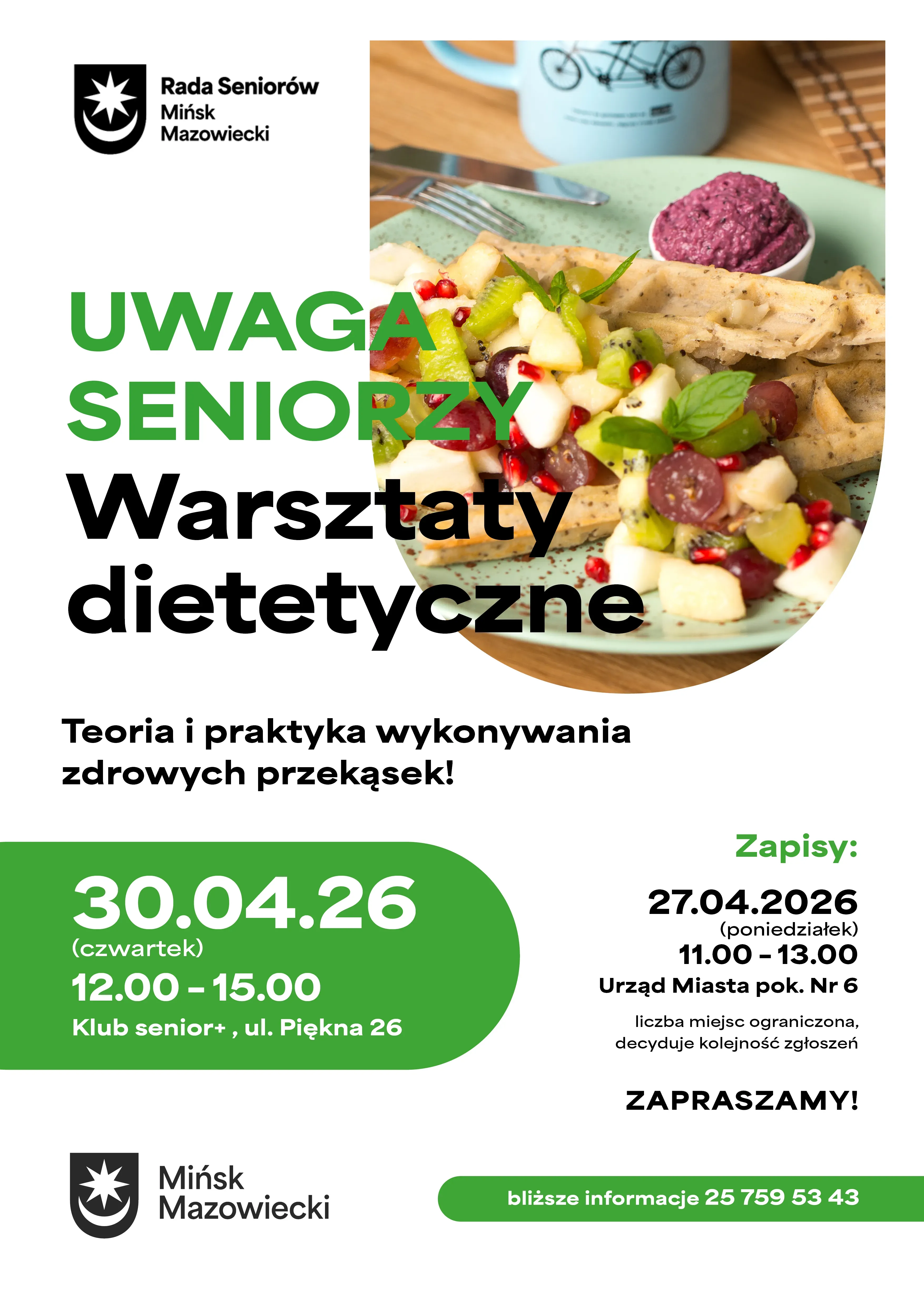 Logo Rady Seniorów w lewym górnym rogu. Obok duży zielony nagłówek i pogrubiony czarny tytuł warsztatów dietetycznych. Po prawej zdjęcie talerza z goframi, owocową sałatką i małą miseczką fioletowego musu oraz filiżanką. Zielone pole z wyróżnioną datą i godziną wydarzenia. Dolna część zawiera informacje o zapisach i numer kontaktowy.