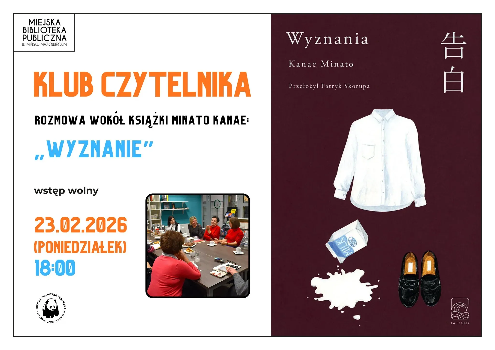 Plakat podzielony pionowo: lewa połowa ma białe tło z pomarańczowym nagłówkiem i małym zdjęciem grupy czterech osób siedzących przy stole w bibliotece; napisy wyróżnione pomarańczowym i niebieskim kolorem. Prawa połowa ma ciemnoczerwone tło z ilustracją białej koszuli, przewróconego kartonu mleka z rozlaną białą plamą i pary czarnych butów.