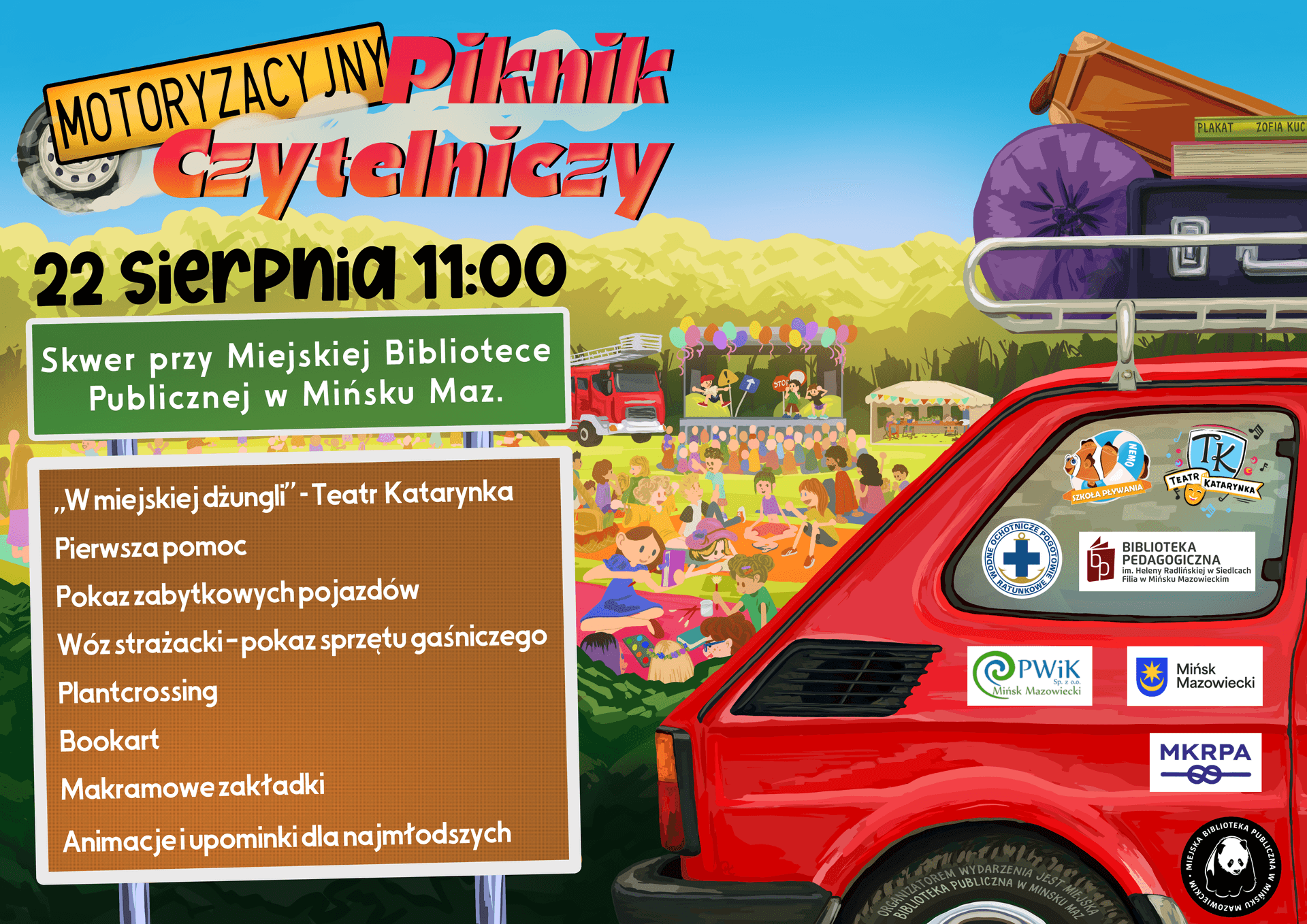 Kliknięcie powiększy obraz. Kolorowy plakat zapowiada plenerowy piknik czytelniczy. Po prawej stoi czerwony samochód z bagażami na dachu i naklejkami na oknie. W tle rozciąga się park z dużą grupą osób siedzących na kocach. Na scenie widoczni są artyści i balony, obok stoi czerwony wóz strażacki. U góry jasne niebo i rząd zielonych drzew. Po lewej duża tablica informacyjna z kilkoma blokami tekstu.