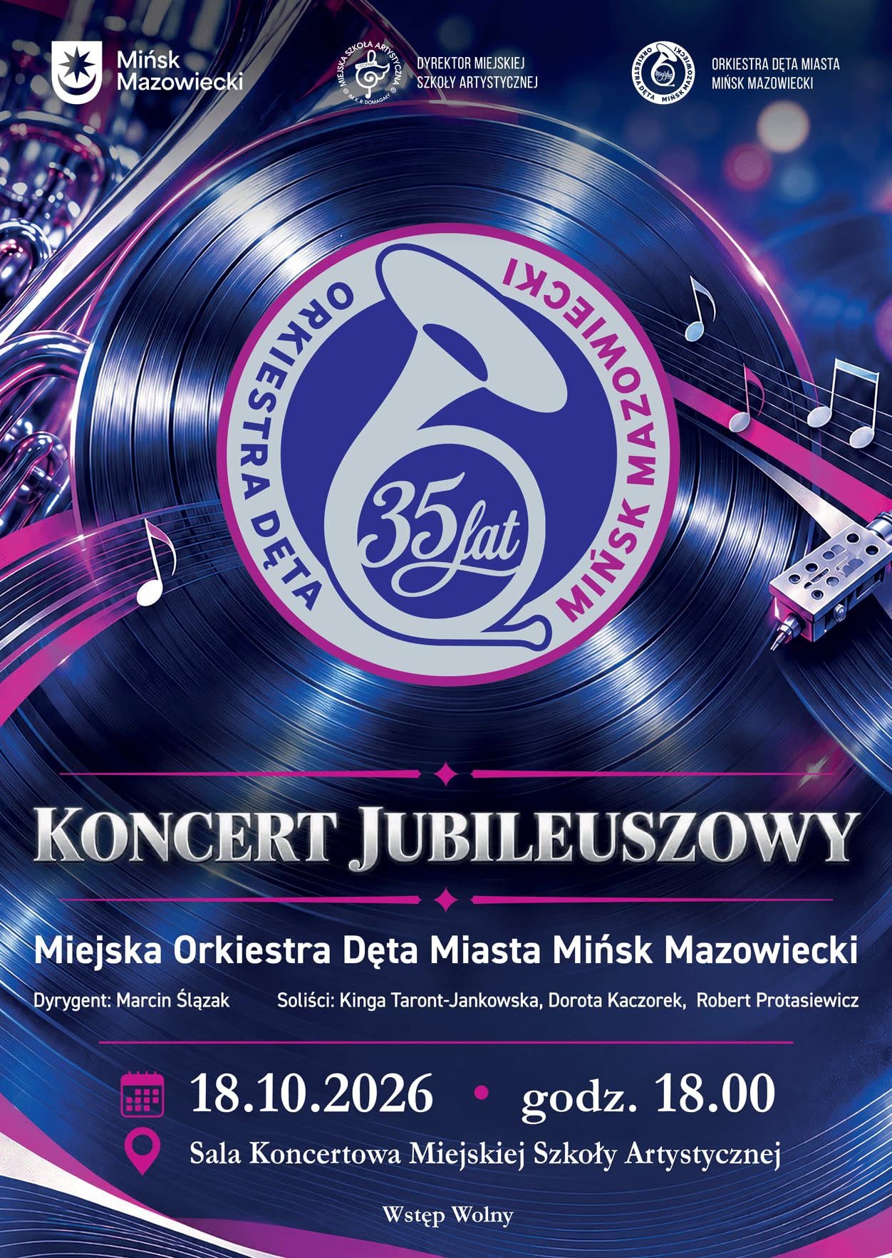 Kliknięcie powiększy obraz. Plakat w dominujących odcieniach granatu i fioletu z połyskującym winylowym krążkiem w tle. Duże okrągłe logo na środku z sylwetką tuby i oznaczeniem rocznicy. Po prawej ramię gramofonu i unoszące się nuty muzyczne. W lewym górnym rogu drobne herby i logotypy. U dołu ciemny pas z ikonami i informacjami wydarzenia.