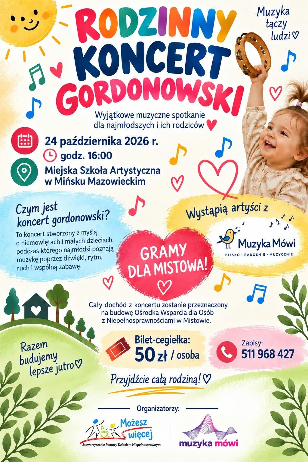 Kliknięcie powiększy obraz. Kolorowy plakat reklamujący rodzinny koncert. Małe uśmiechnięte dziecko po prawej stronie trzyma tamburyn uniesiony nad głową. Na białym tle rozsiane są kolorowe nutki, serca i uśmiechnięte słońce. Duże wielobarwne napisy u góry, ikony kalendarza, zegara i lokalizacji w środkowej części oraz logotypy organizatorów i zielony krajobraz z domkiem i drzewami u dołu.