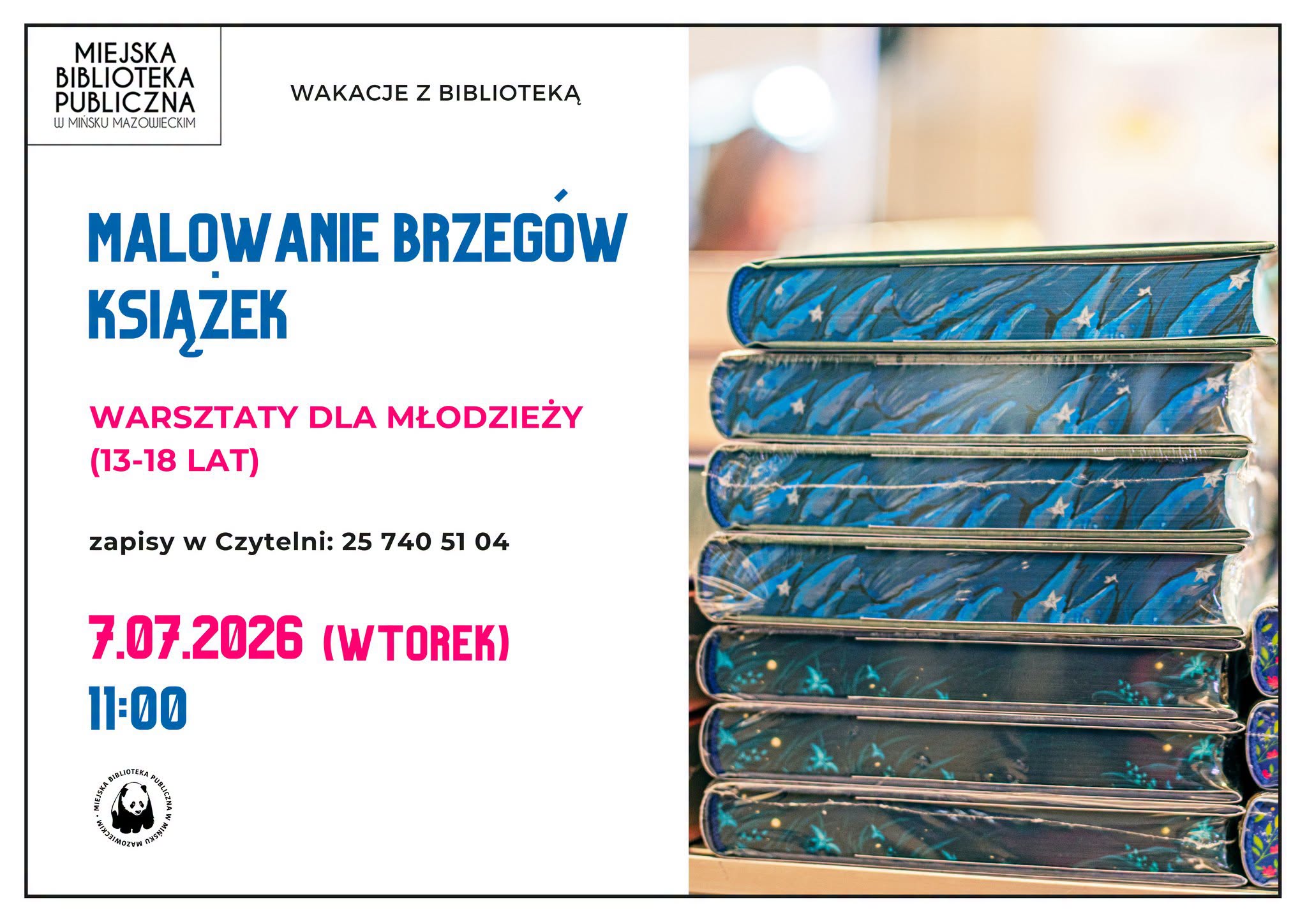 Kliknięcie powiększy obraz. Po lewej plakat Miejskiej Biblioteki z informacjami o wakacyjnych warsztatach dla młodzieży. Po prawej wewnątrz stoi stos książek z pomalowanymi na niebiesko brzegami ozdobionymi gwiazdkami.