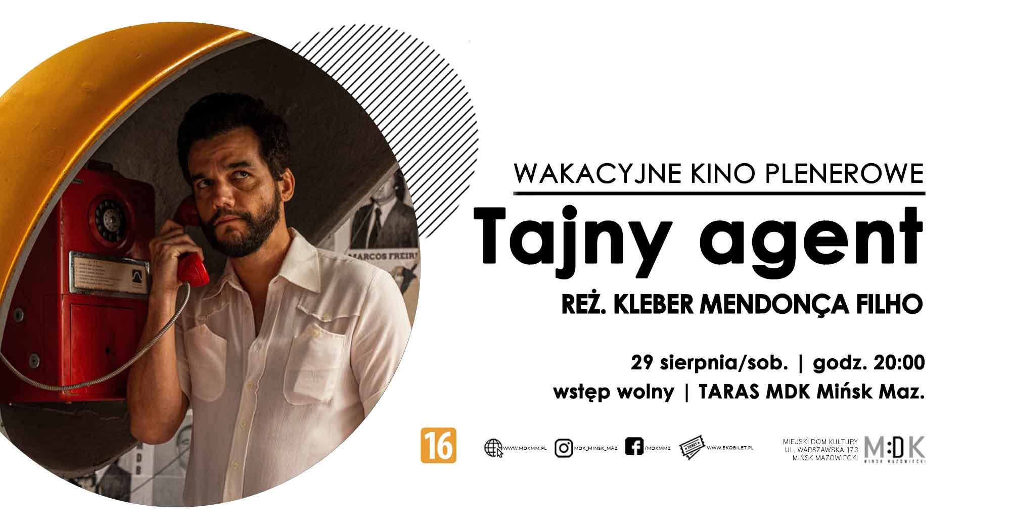 Kliknięcie powiększy obraz. Męski aktor z ciemnymi włosami i brodą trzyma czerwoną słuchawkę przy uchu stojąc w okrągłej ramce po lewej stronie. Za nim czerwony automat telefoniczny i fragmenty czarno-białych fotografii. Po prawej białe tło z dużymi czarnymi nagłówkami i mniejszymi informacjami oraz ikonami i logo u dołu. Żółty łuk otacza górną część okrągłej ramki.