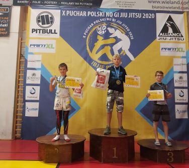 Uczestnicy zawodów na podium