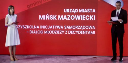 Podsumowanie ogólnopolskiego konkursu „Innowacyjny Samorząd”. Na czerwonym tle napis Urząd Miasta Mińsk Mazowiecki...