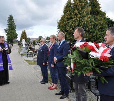 1 września - uroczystości na cmentarzu parafialnym - modlitwa za poległych w II wojnie światowej