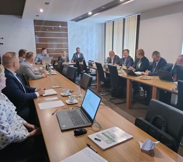 2 września burmistrz Marcin Jakubowski gościł w Urzędzie Miasta przedstawicieli PKP PLK S.A. oraz IDOM