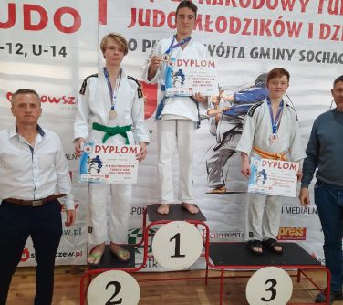 UKS Judo Kontra - zawodnicy na podium