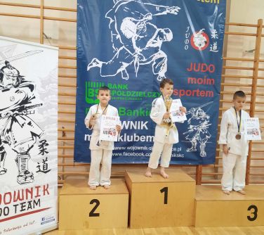 UKS Judo Kontra - zawodnicy na podium