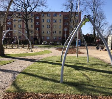Plac zabaw w ciągu dnia