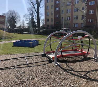 Plac zabaw w ciągu dnia
