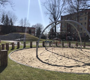 Plac zabaw w ciągu dnia