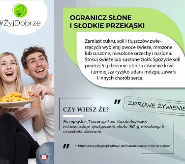 Na szarym tle informacje. Po lewej uśmiechnięci kobieta i mężczyzna jedzą frytki z talerza