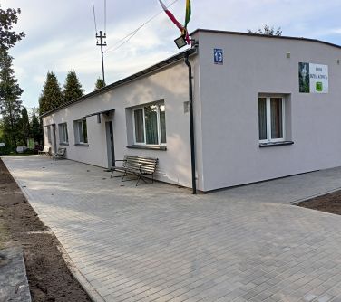 budynek domu działkowska z nową elewacją