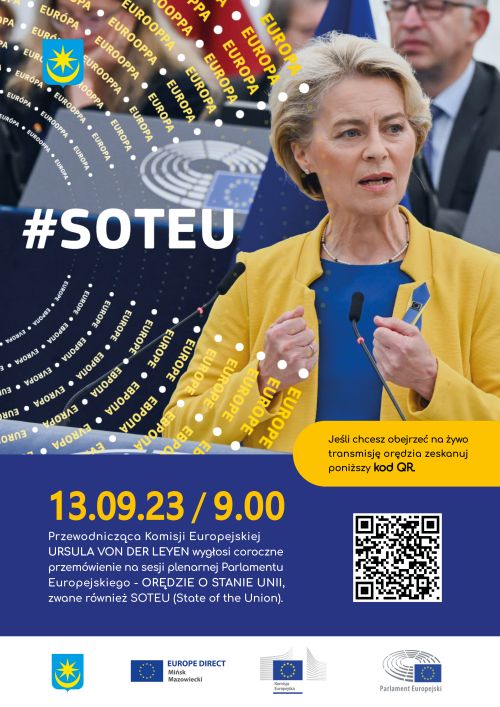 po prawej stronie kobieta przemawia do mikrofonu, trzyma przed sobą dłonie zaciśnięte w pięści, w tle mężczyzna, poniżej z...