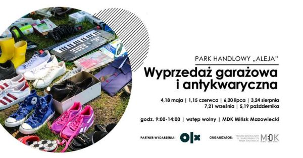 Po lewej w kole kolorowe buty, keyboard, kalosze i inne rzeczy ułożone na trawie. Po prawej na białym tle informacje