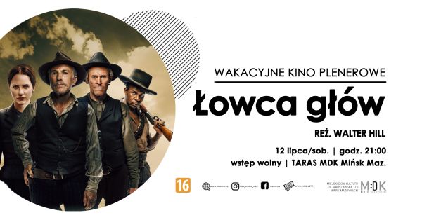 Po lewej w kole trzech kowbojów w kapeluszach i jedna kobieta. Po prawej trzyma pistolet. Po prawej na białym tle treść.