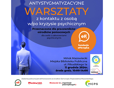 Na różnych odcieniach fioletowego informacje. W lewym dolnym rogu stoi tyłem mężczyzna