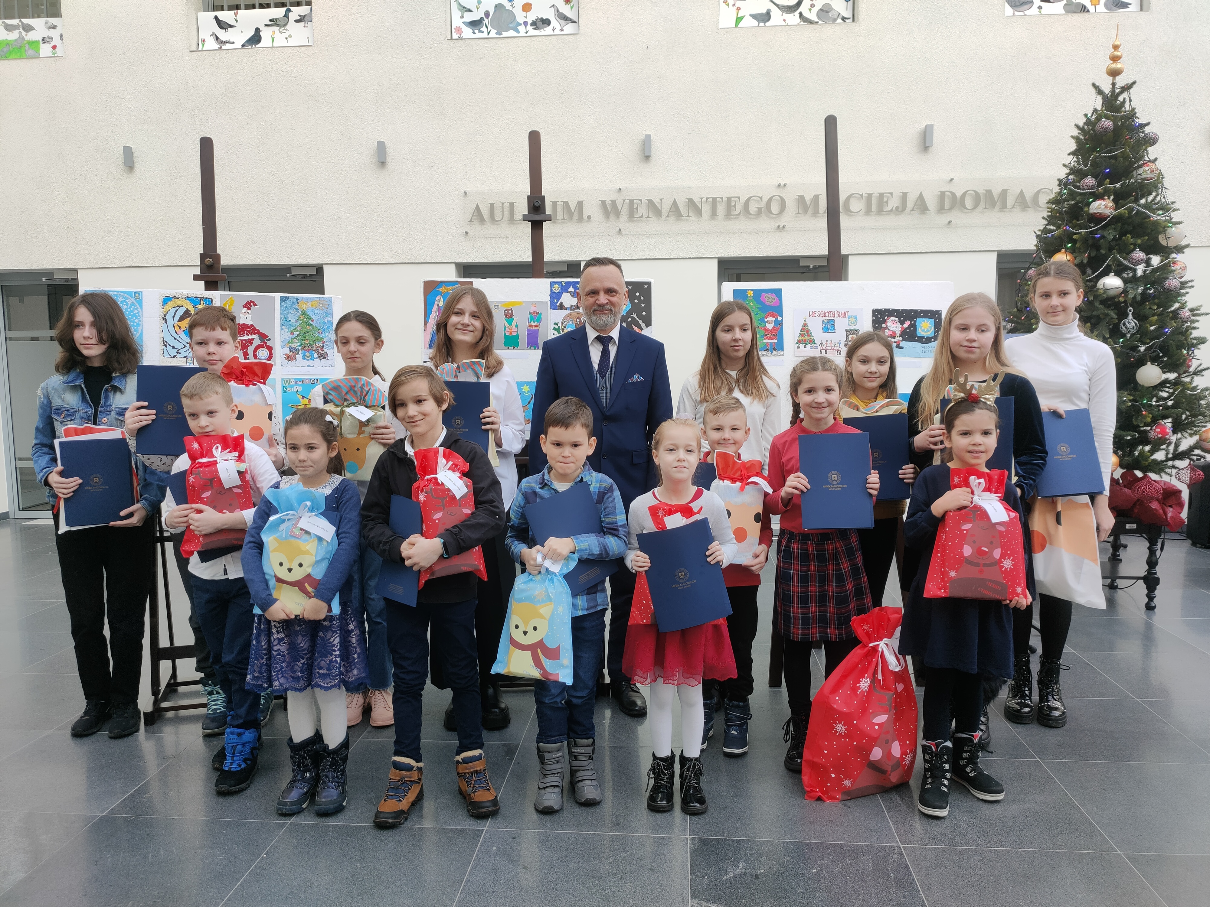 Nagrodziliśmy laureatów konkursu na kartkę