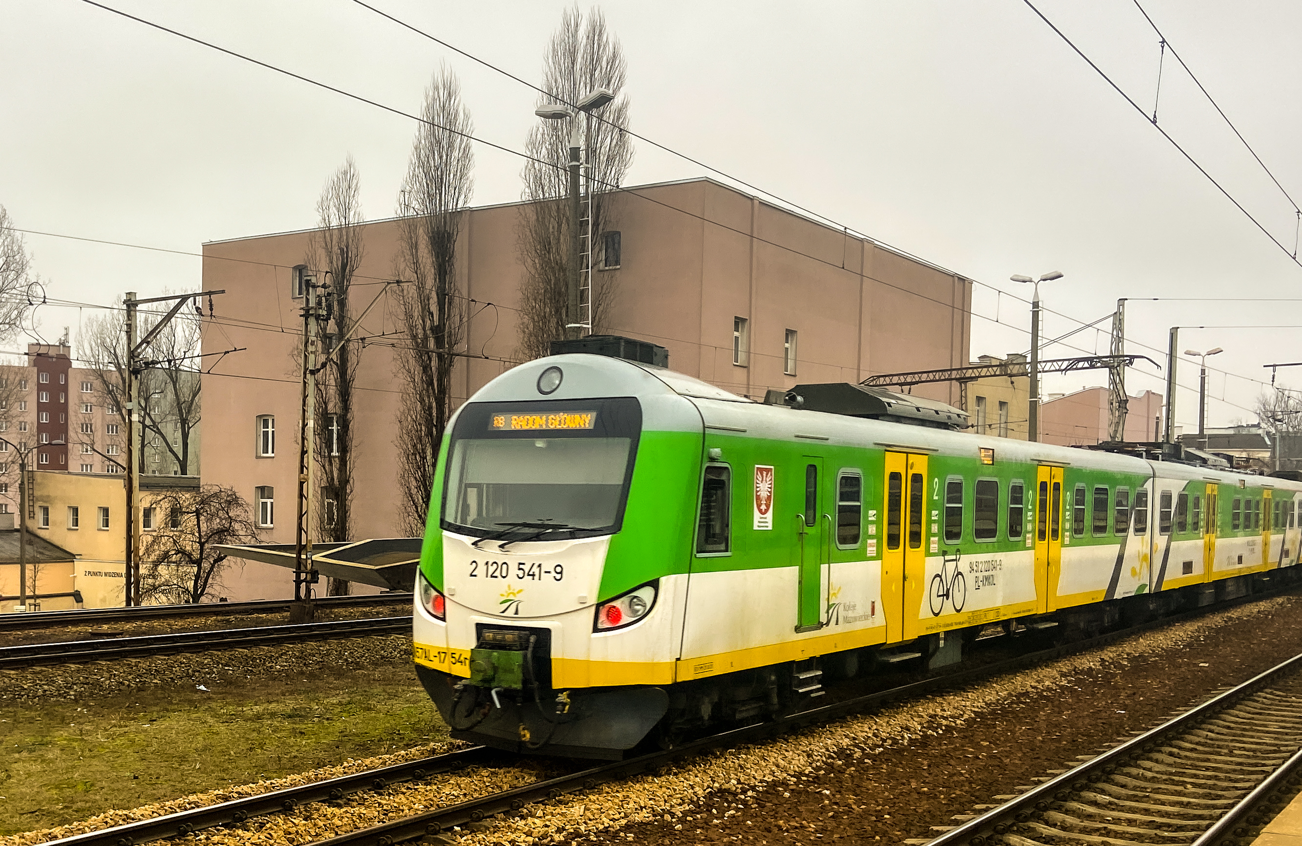 Marcowa korekta rozkładu jazdy pociągów KM – zmiana organizacji ruchu na linii R8