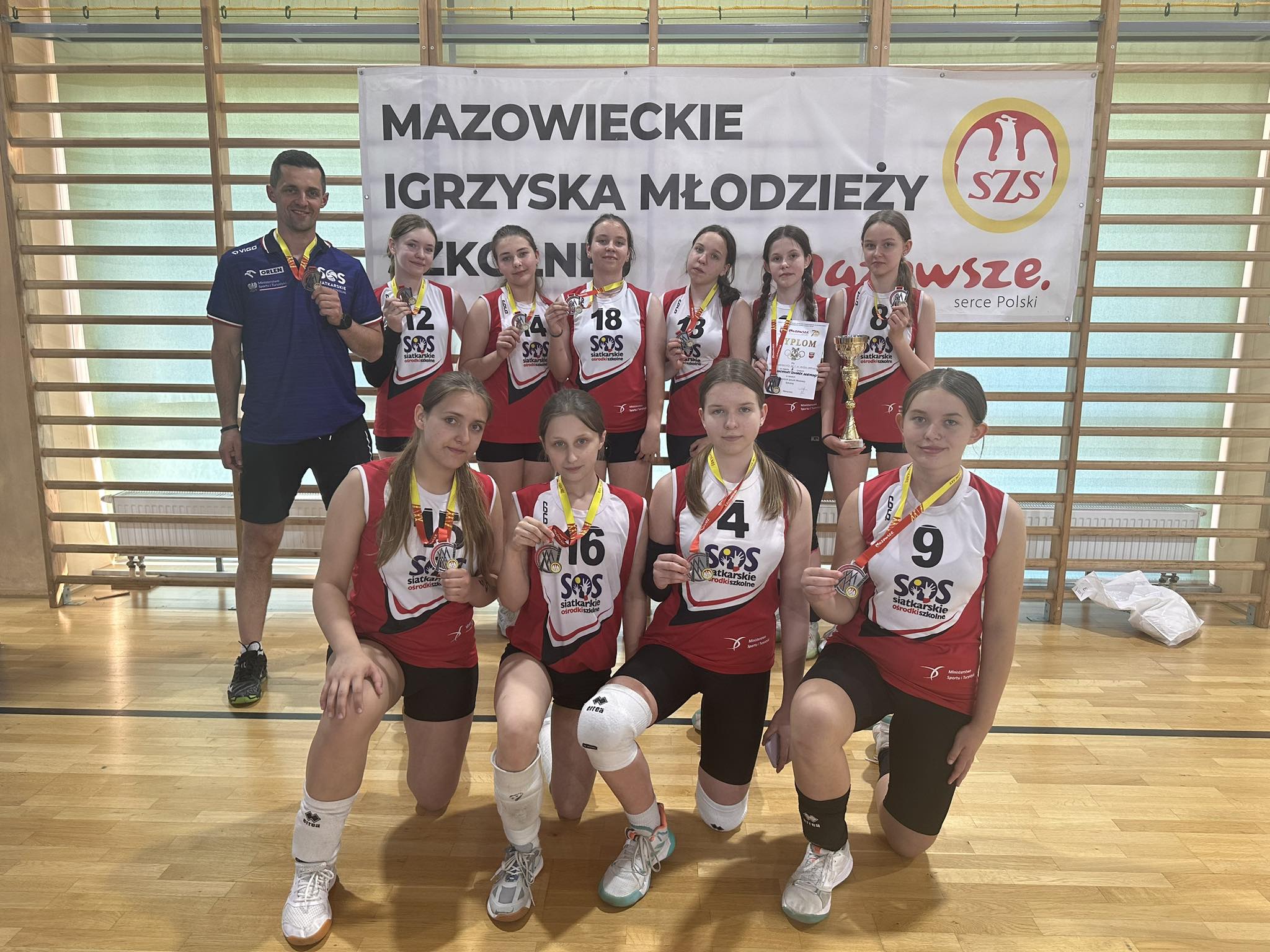 Siatkarki z Kopernika drugie w województwie