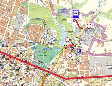 Parkingi dla odwiedzających cmentarz w Mińsku Mazowieckim 1 listopada 2023 roku