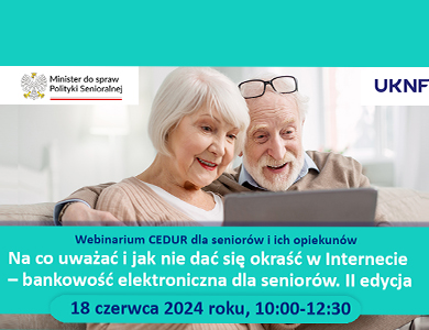 Uśmiechnięci kobieta i mężczyzna siedzą na kanapie patrzą w ekran laptopa. Na dole na błękitnym pasku informacje