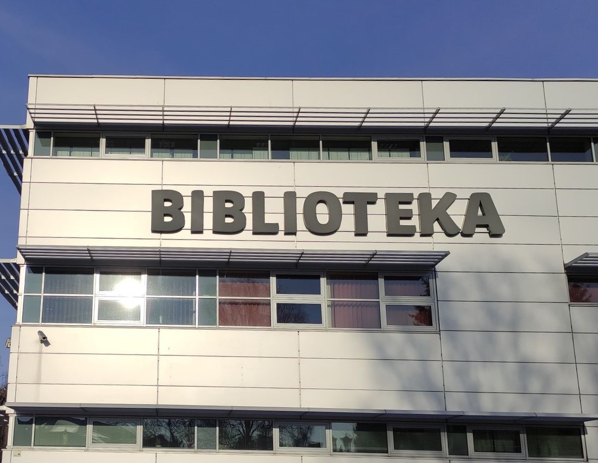 Napis świetlny na budynku Biblioteki!