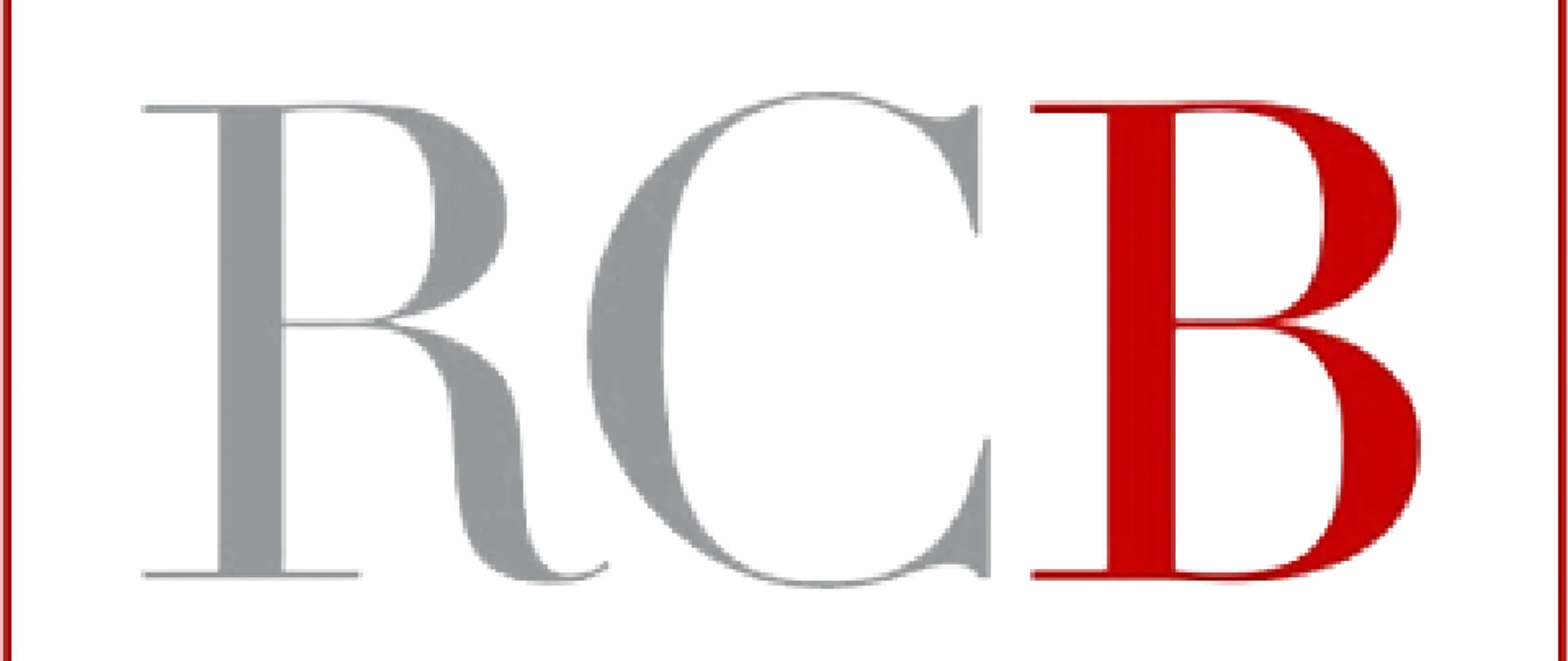 Duży napis „RCB” z literami „R” i „C” w kolorze szarym oraz literą „B” w kolorze czerwonym na czarnym tle.